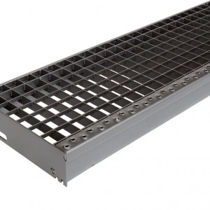 [2620-03] Fluchttreppen-Stufe DB703