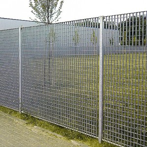 [1356-02] Gitterrostzaunanlage mit Pfosten